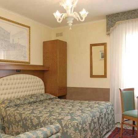 Hotel Il Moro Di Venezia Екстериор снимка