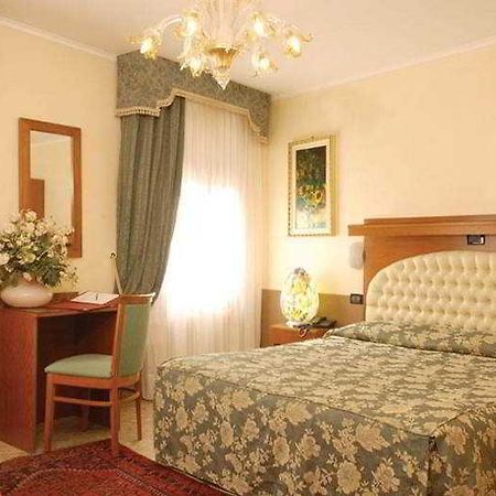 Hotel Il Moro Di Venezia Екстериор снимка
